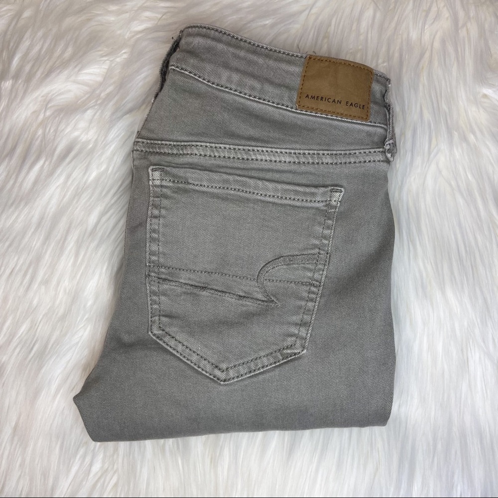 AMERIAN EAGLE OUTFITTERS NE(X)T LEVEL STRETCH LONG GREEN DISTRESSED JEGGINGS
